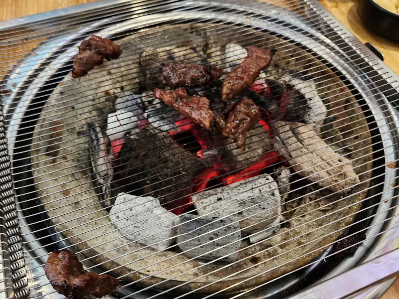 뜨겁게 달궈진 숯