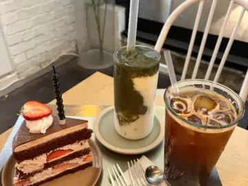 힙스터들의 성지, 대흥동 케이크 맛집 하이드아웃에서 디저트 랩소디