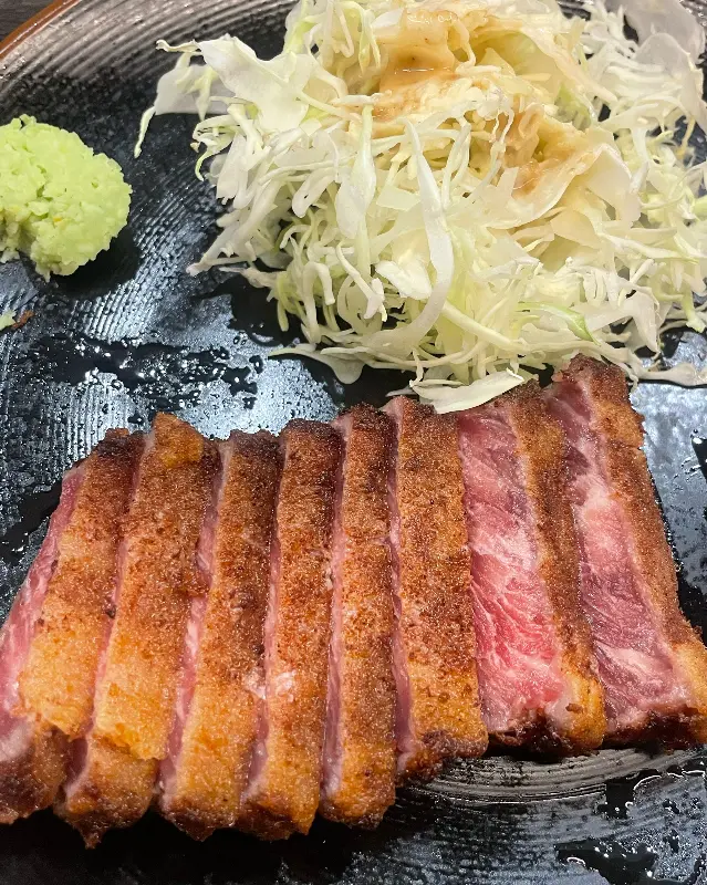 신선한 규카츠와 곁들임