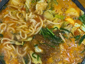 힙하게 쑤셔 넣은 내장, 김해 맛집 장미돼지국밥 레전드다