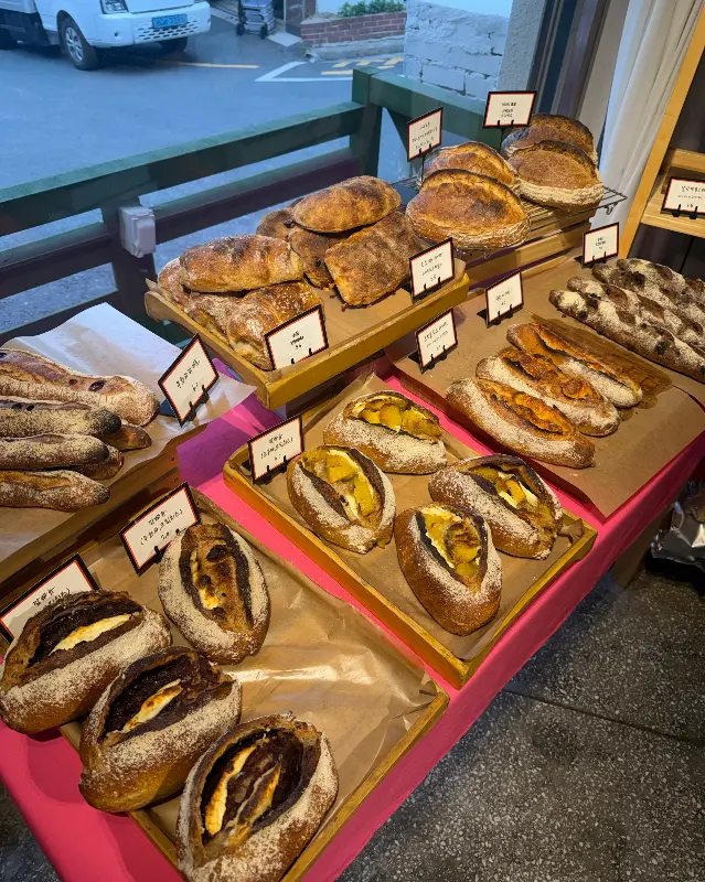 테이블 빵 진열대