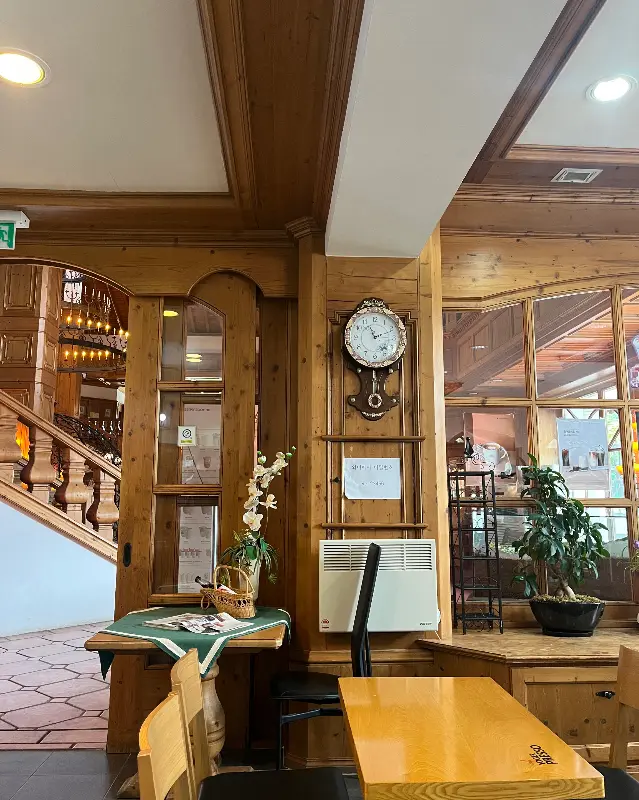 카페 내부 인테리어