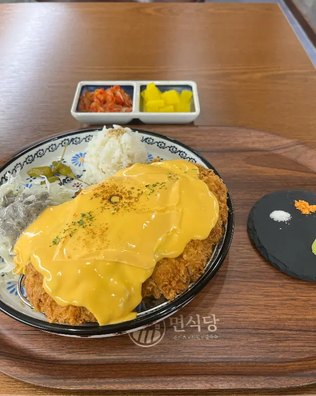 더블 체다 치즈 카츠