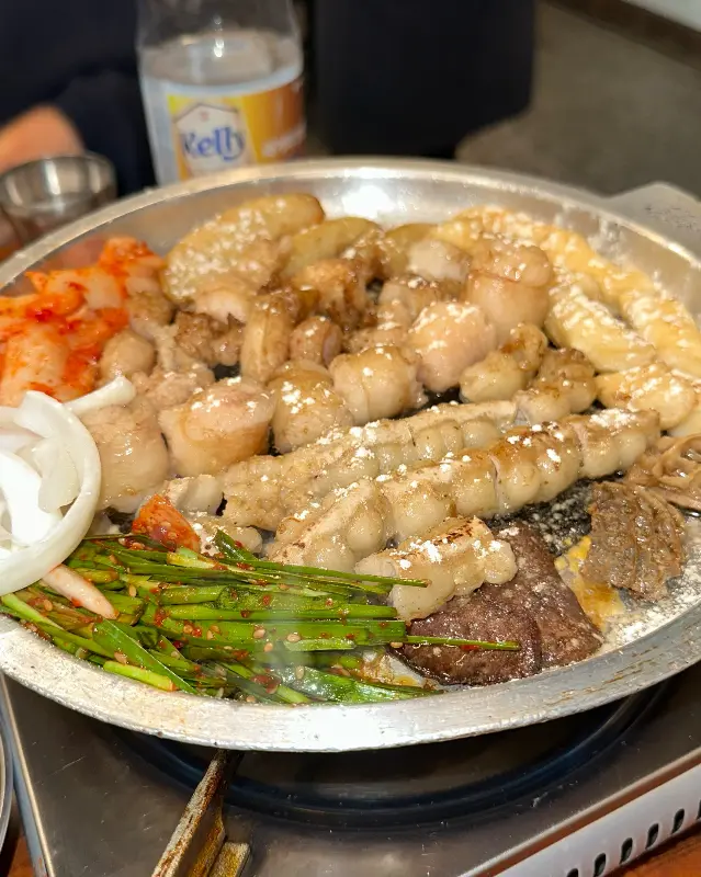 가지런히 놓인 곱창, 대창, 막창 사진