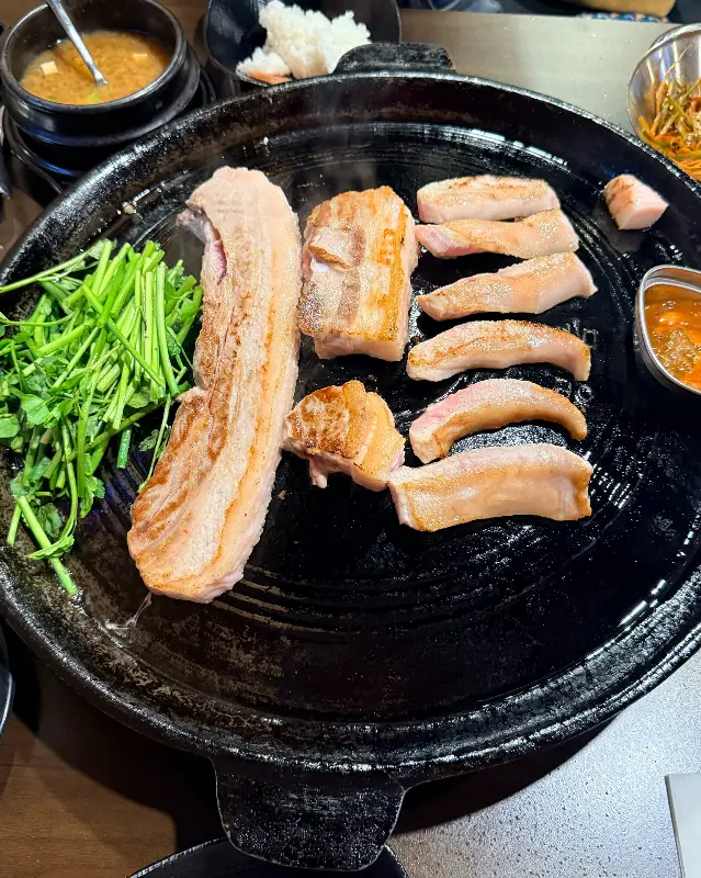 삼겹살과 미나리의 조화