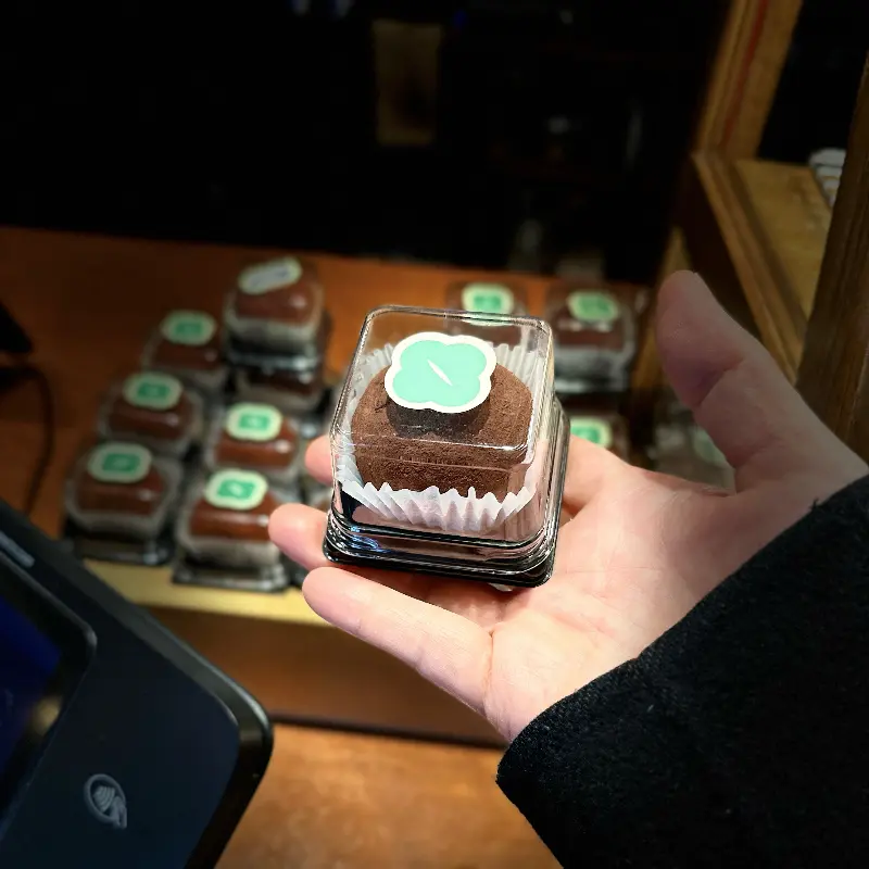 정갈하게 포장된 디저트