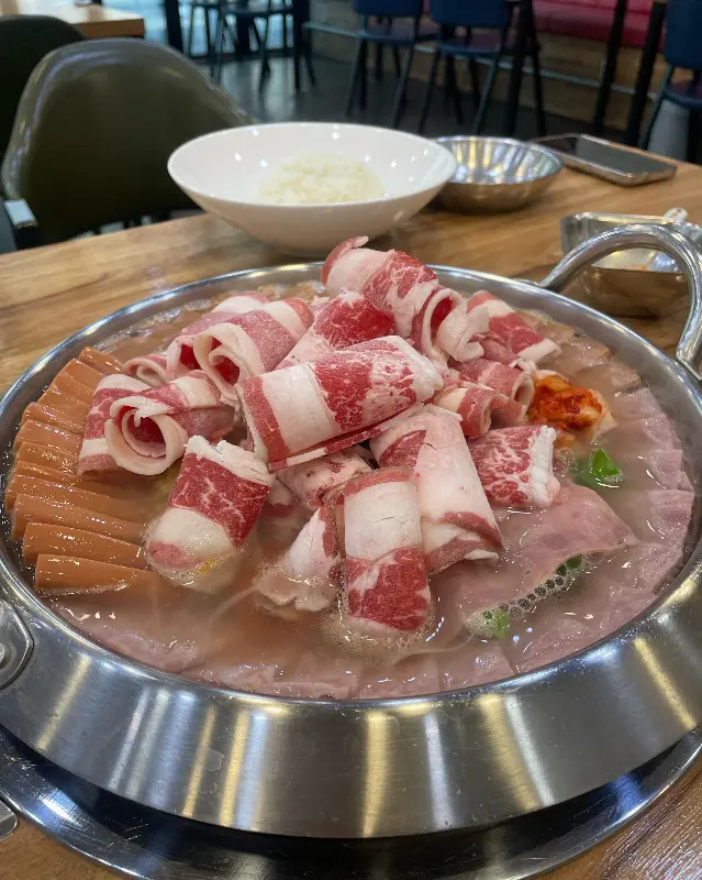 우삼겹 부대찌개