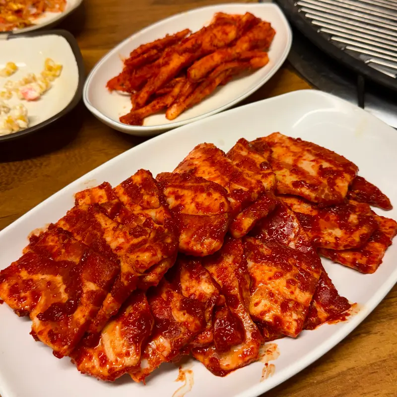 고추장 삼겹살과 곁들임 메뉴