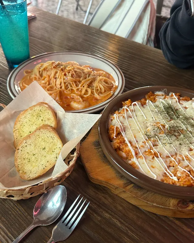 파스타와 필라프, 그리고 마늘빵