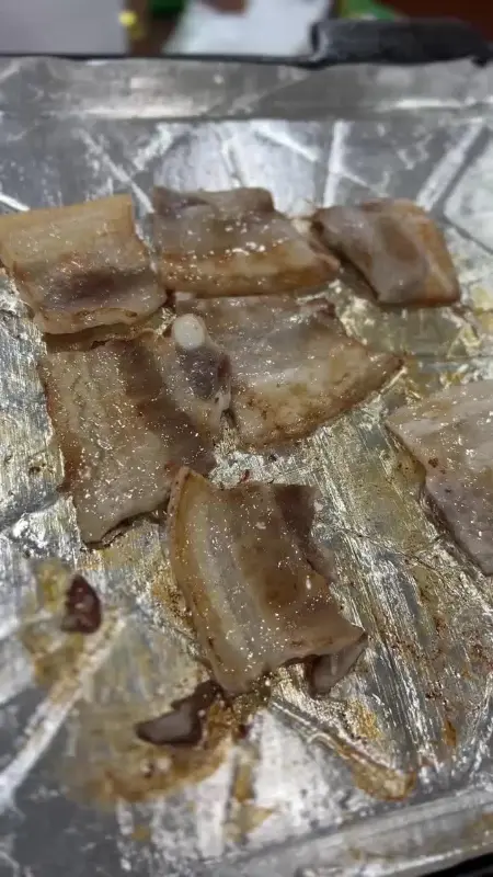 노릇하게 구워진 삼겹살