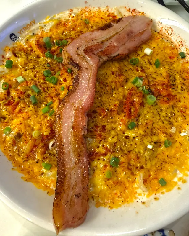 크림 소스와 베이컨의 조화가 돋보이는 베이컨 크림 우동