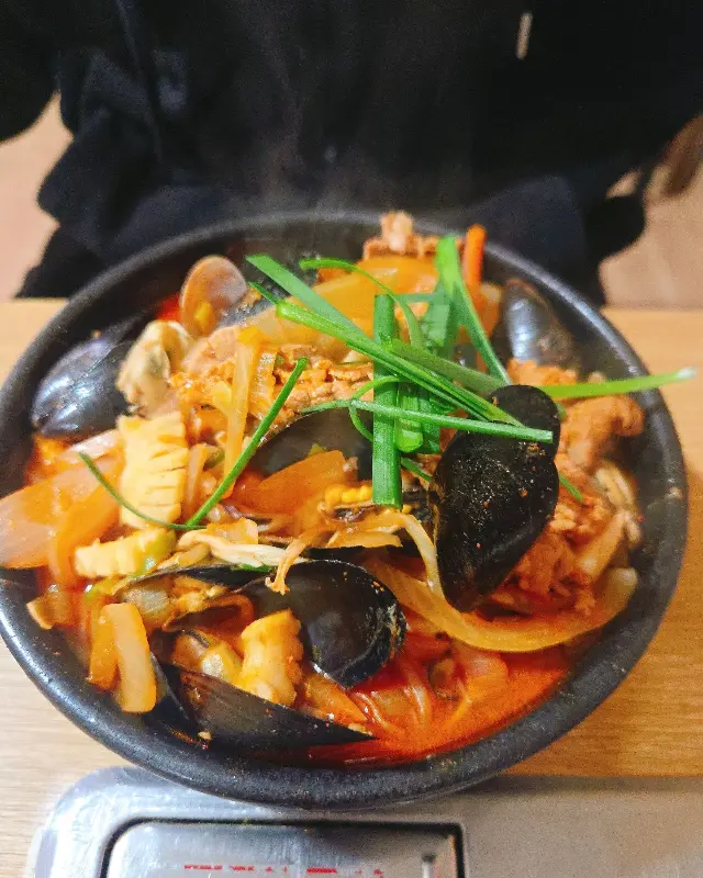 푸짐한 해산물이 인상적인 짬뽕