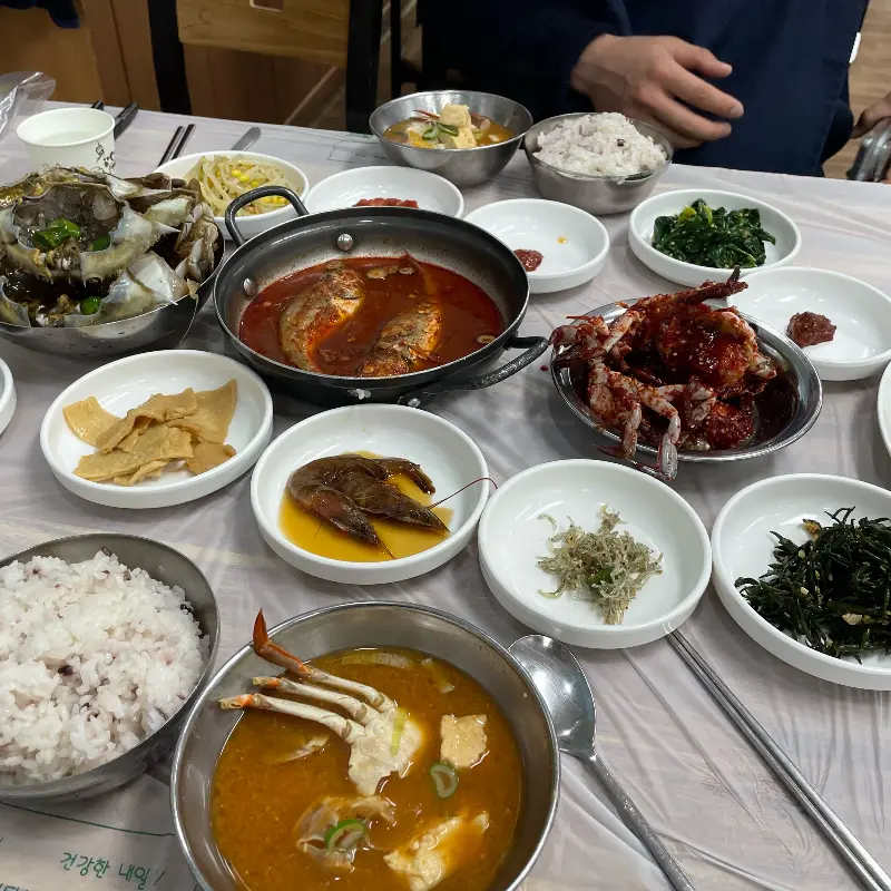 게장 정식 한상 차림