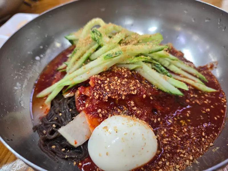 비빔냉면 근접샷