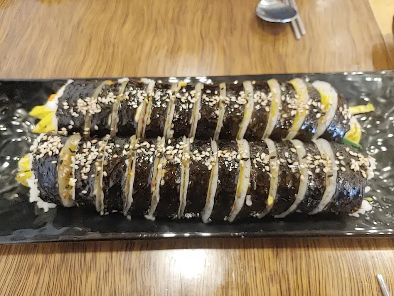 줄지어 놓인 빅마마김밥과 땡초김밥