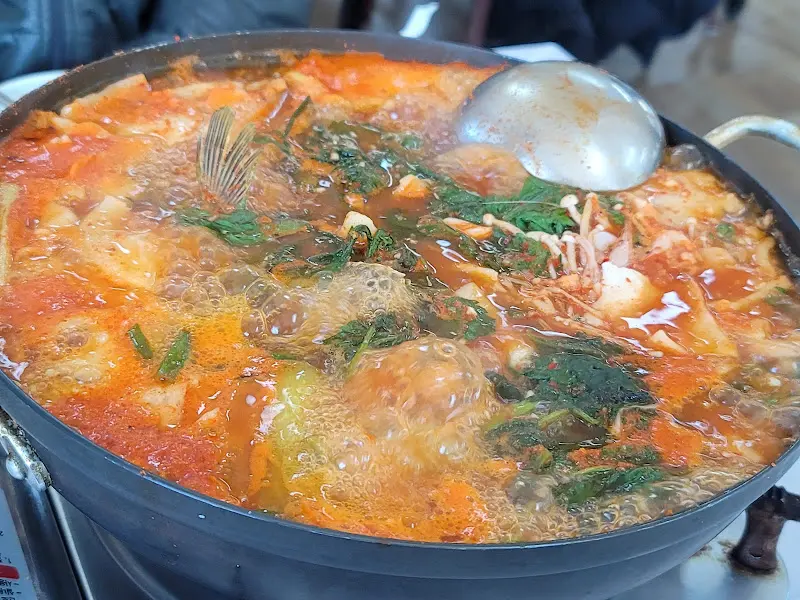 끓고 있는 매운탕