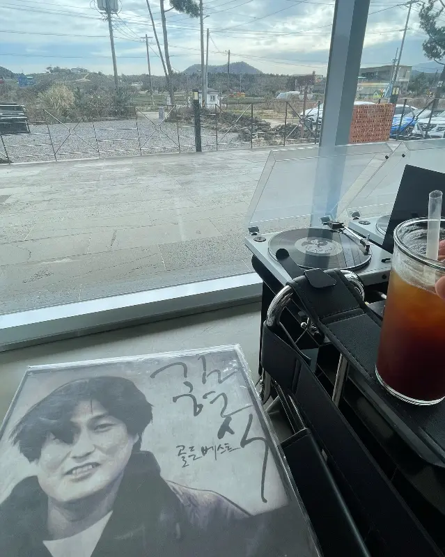 턴테이블과 음료