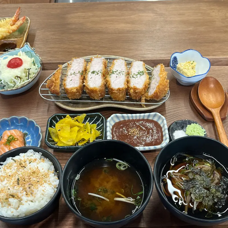 두툼한 로스카츠 단면