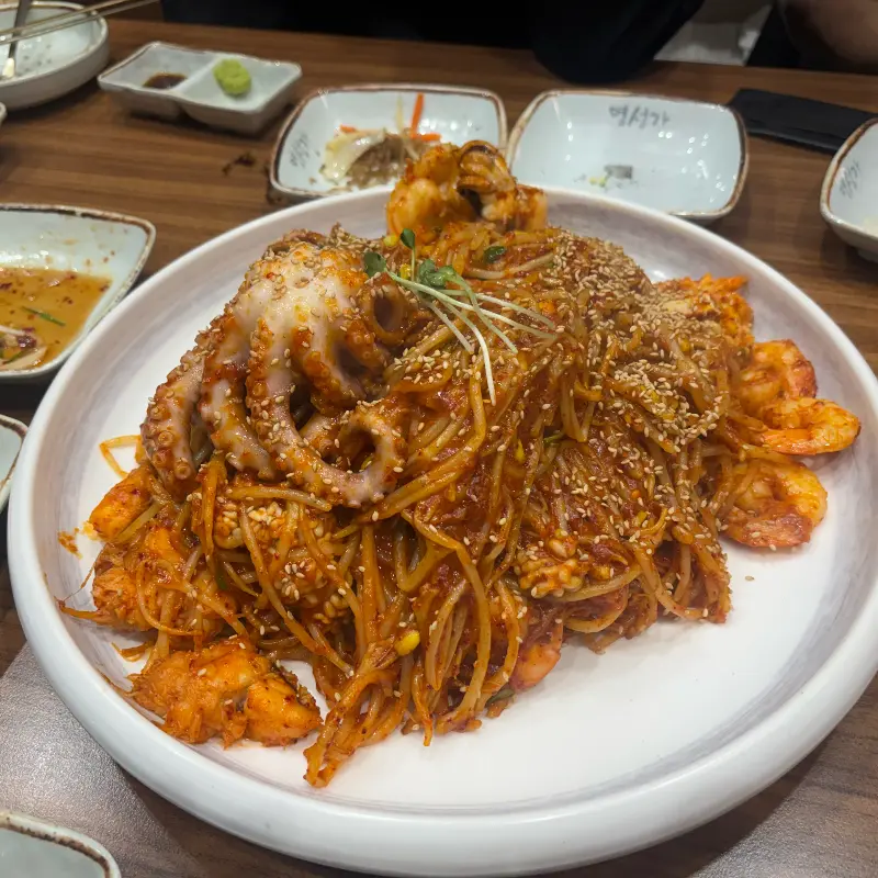 해물과 아구가 푸짐하게 들어간 아구찜