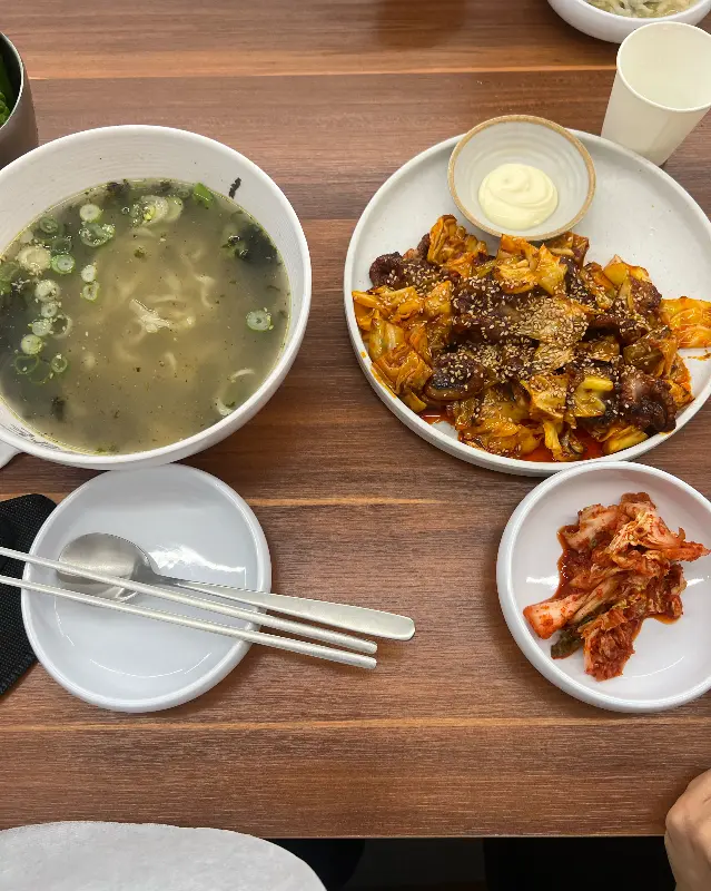 칼국수와 직화쭈꾸미볶음