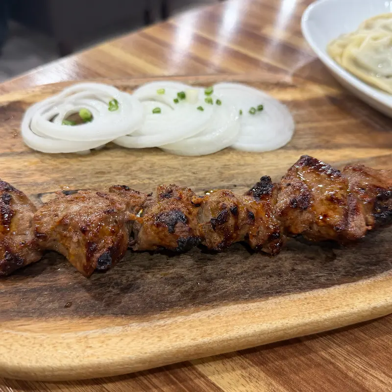 양꼬치와 양파 슬라이스