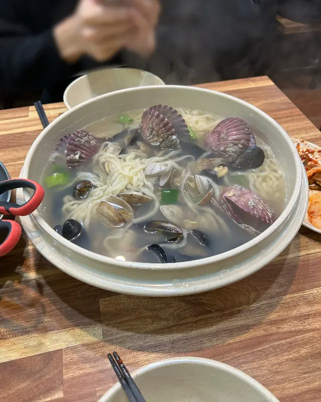 푸짐한 해물칼국수