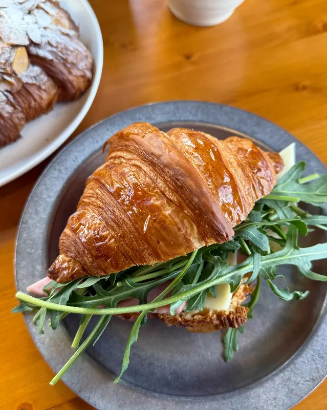 크루아상 샌드위치