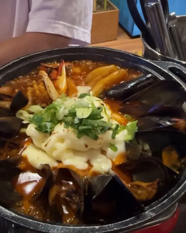 스키야키의 다채로운 재료 구성