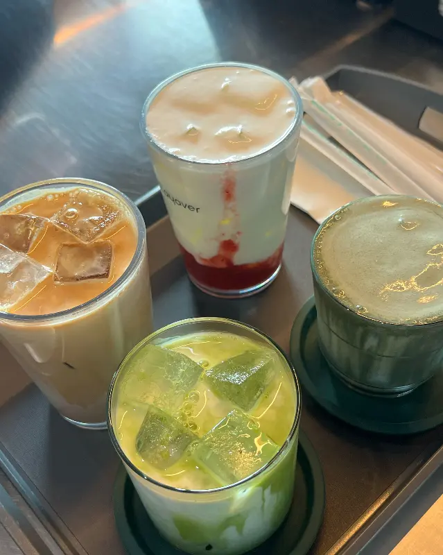 다채로운 음료 메뉴