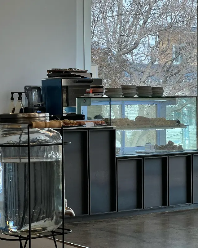 디저트 진열대의 모습