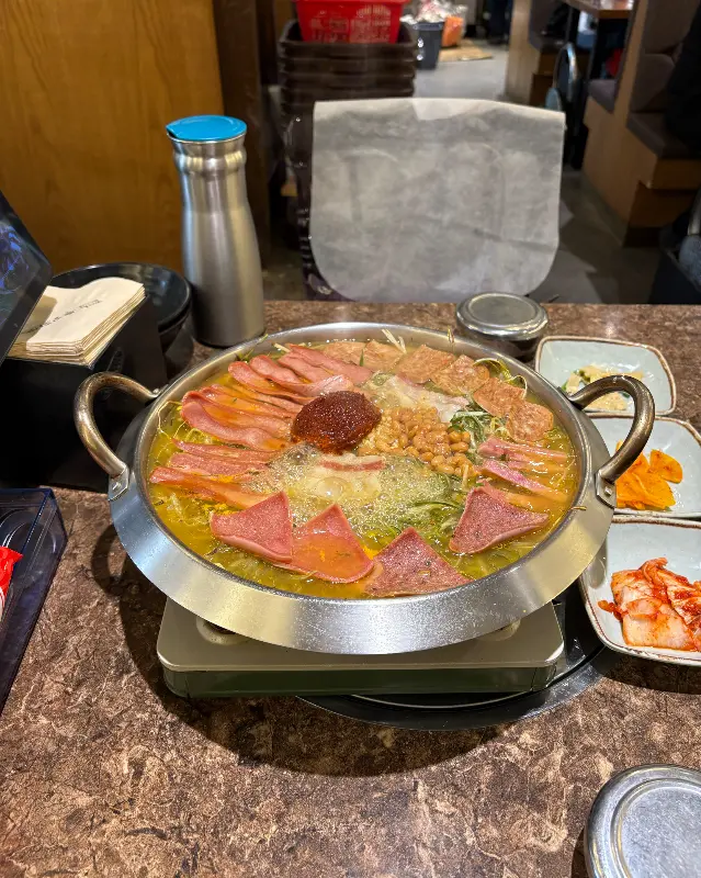 푸짐한 부대찌개