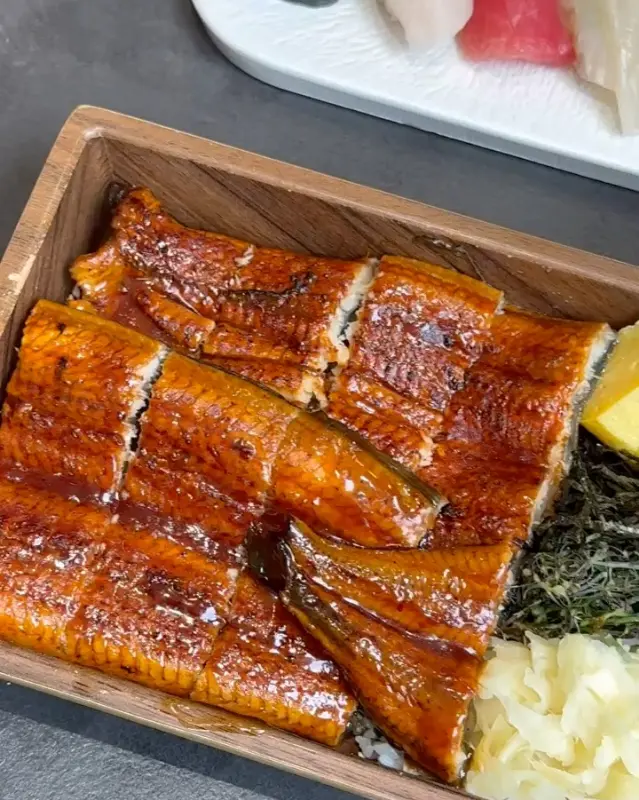 윤기가 좌르르 흐르는 히츠마부시