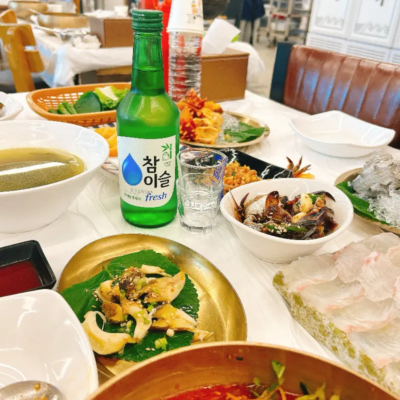 어방가에서 즐기는 시원한 술 한 잔