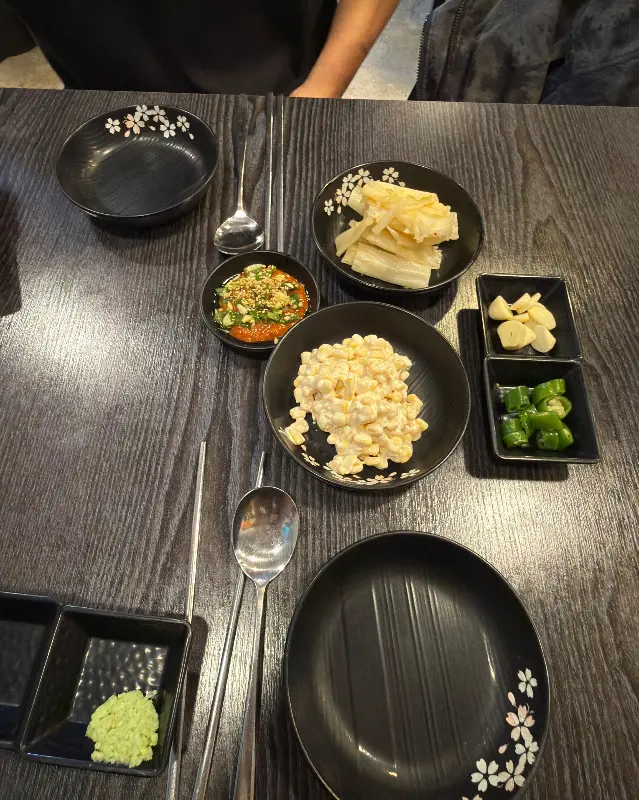 정갈하게 담긴 스끼다시