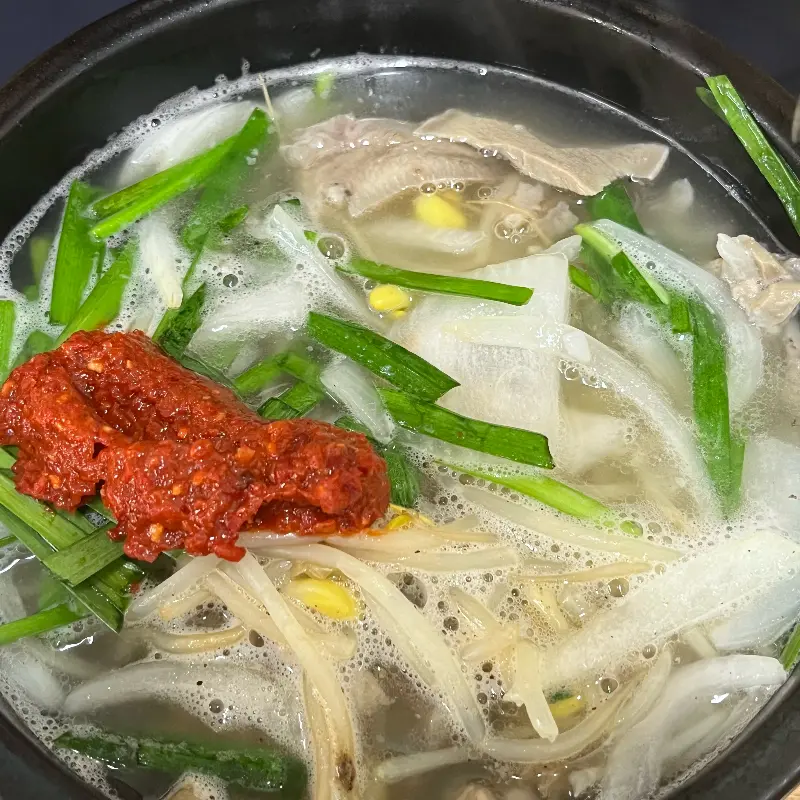 돼지머리국밥 속 돼지머리