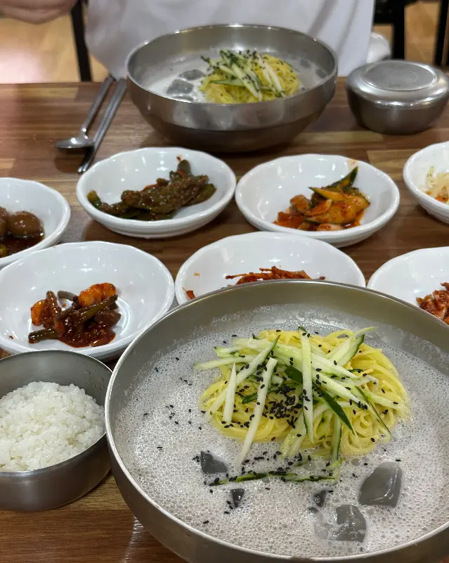 콩국수와 정갈한 밑반찬