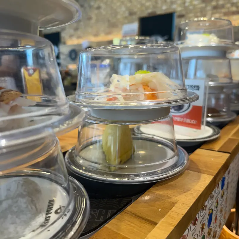 레일 위를 회전하는 초밥