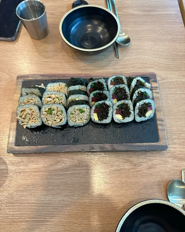 톳김밥의 단면