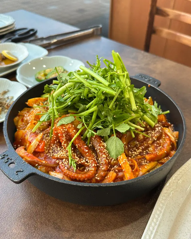 싱싱한 산낙지 볶음