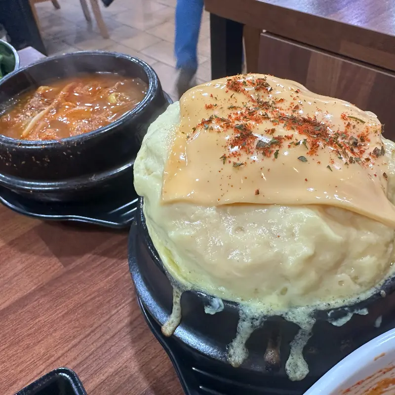 치즈 계란찜과 김치찌개