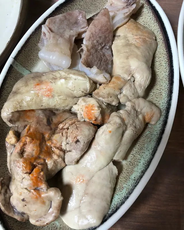 신선한 아귀 내장