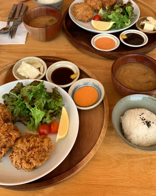 멘치카츠 정식 한상차림