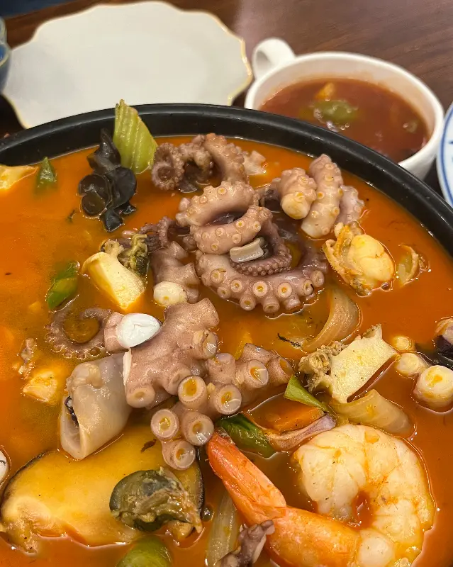 푸짐한 해물짬뽕탕의 비주얼