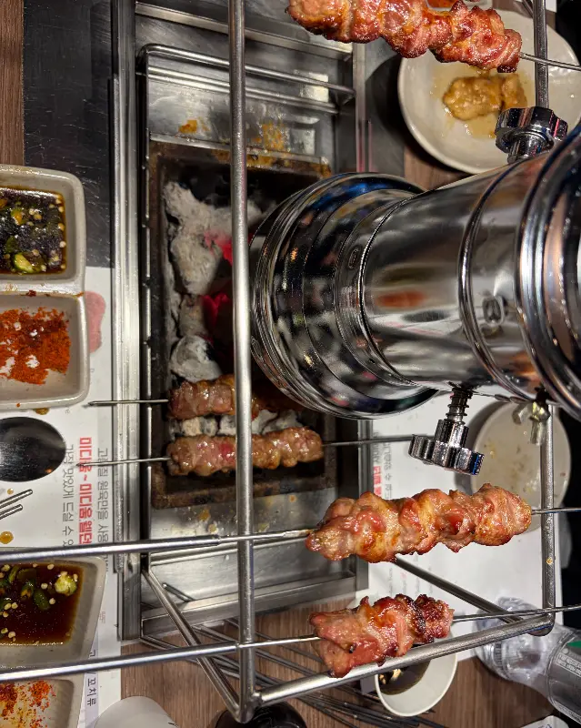 양꼬치 굽는 모습