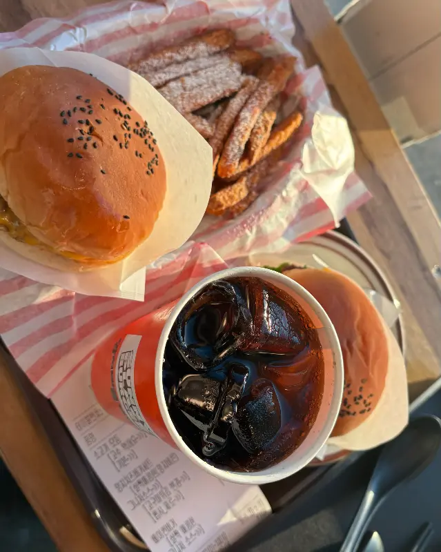 햄버거 세트 항공샷