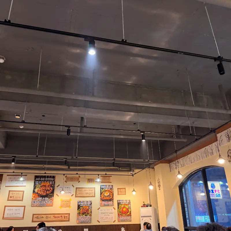 재간댁의 넓고 쾌적한 내부 모습