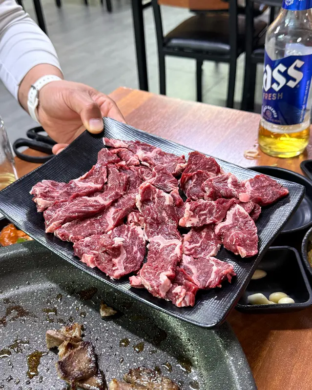 윤기 자르르 흐르는 한우 모듬