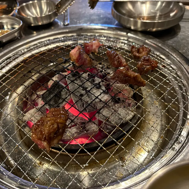 노릇하게 구워진 갈비살