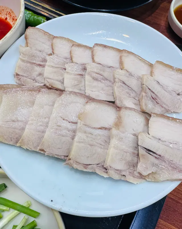 윤기가 자르르 흐르는 맛보기 순대