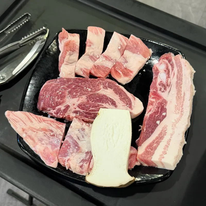 다양한 부위의 고기